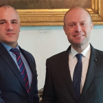 السفير حنانيا يبحث مع رئيس وزراء مالطا تطوير العلاقات الثنائية