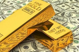 الذهب يبلغ أعلى مستوى منذ أسبوعين، النفط والدولار بتراجع