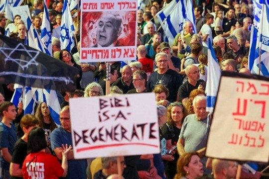 استطلاعان: أغلبيّة إسرائيليّة تريد استقالة نتنياهو فورا