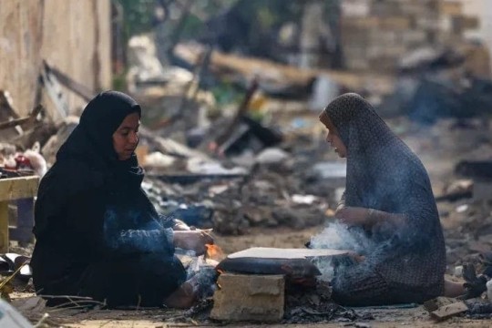 فزعة على تويتر| الكاتب الكويتي مشعل النامي يتطاول على نساء غزة 