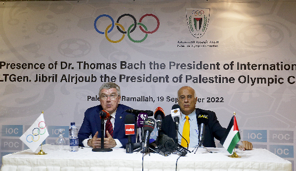 رئيس اللجنة الأولمبية الدولية: ندعم مبادرة الرجوب لإقامة ملعب أولمبي في فلسطين