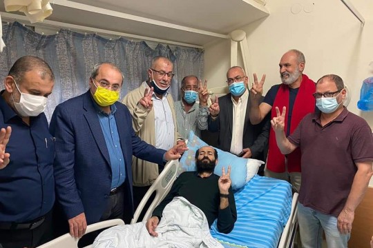 بعد 103 أيام من الإضراب عن الطعام نادي الأسير: إرادة الأسير ماهر الأخرس تنتصر على السّجان
