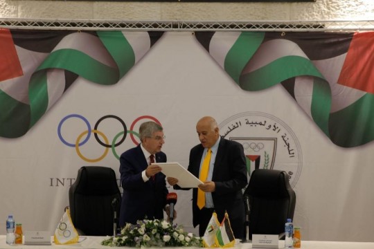 الأولمبية الفلسطينية تتسلم شهادة الأولمبية الدولية بعضويتها الكاملة