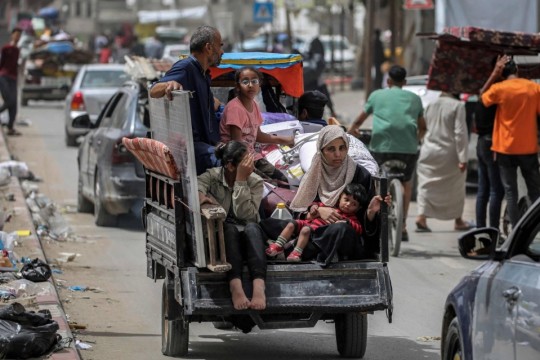 100 ألف فلسطيني نزحوا من دير البلح في يومين