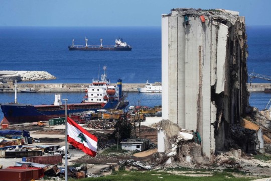 القاضي البيطار يعيد فتح ملف انفجار مرفأ بيروت ويكشف عن متهمين جدد