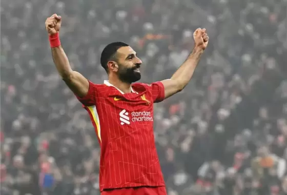 محمد صلاح يكرر إنجاز ميسي ويقترب من تحطيم رقمه التاريخي!