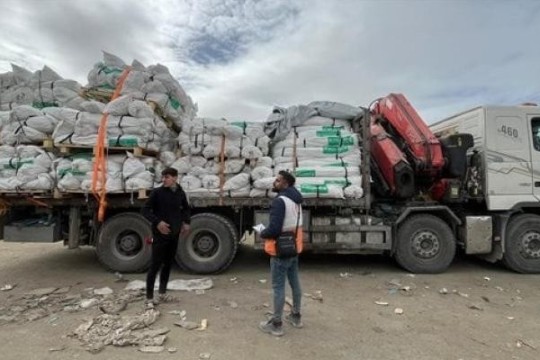 "حكومة الاحتلال الإسرائيلي تدرس تقليص المساعدات الإنسانية لغزة مع تولي ترامب"