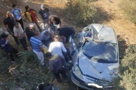 مصرع طفل وإصابة شقيقه جراء انقلاب مركبة غير قانونية جنوب الخليل