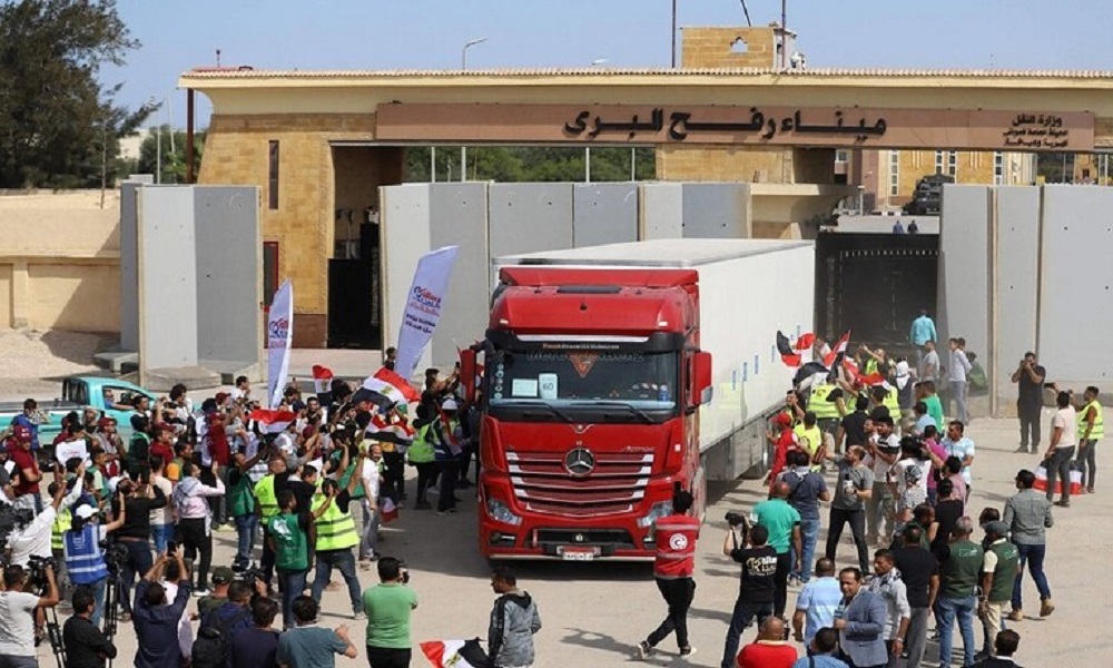 50 شاحنة وقود من مصر إلى غزة يوميًا ضمن 600 شاحنة مساعدات