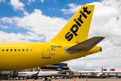 "Spirit Airlines تفرض قواعد جديدة بشأن الملابس على متن الطائرات"