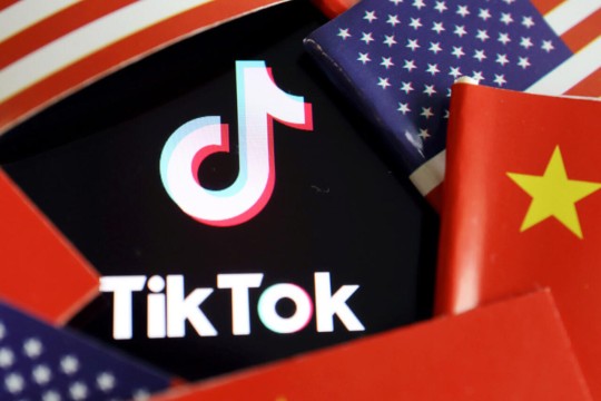 "ترامب يطلب تأجيل حظر TikTok حتى توليه الرئاسة"