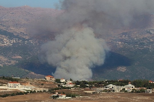 حزب الله يستهدف مواقع إسرائيلية والاحتلال يغير على جنوب لبنان