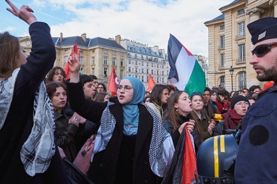 غالانت يهاجم ماكرون: لن نشارك بلجنة تسوية الوضع مع لبنان بوجود فرنسا فيها