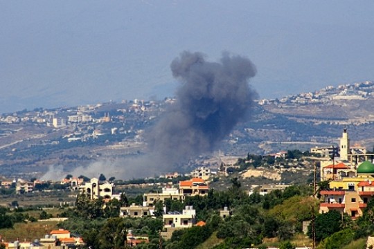 إصابات بقصف منزل في جنوب لبنان وحزب الله يستهدف مواقع إسرائيلية