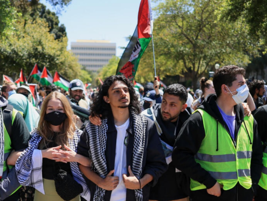 48 ألف من العاملين في "نظام جامعة كاليفورنيا" يعلنون الإضراب دفاعا عن حق الاحتجاج من أجل فلسطين