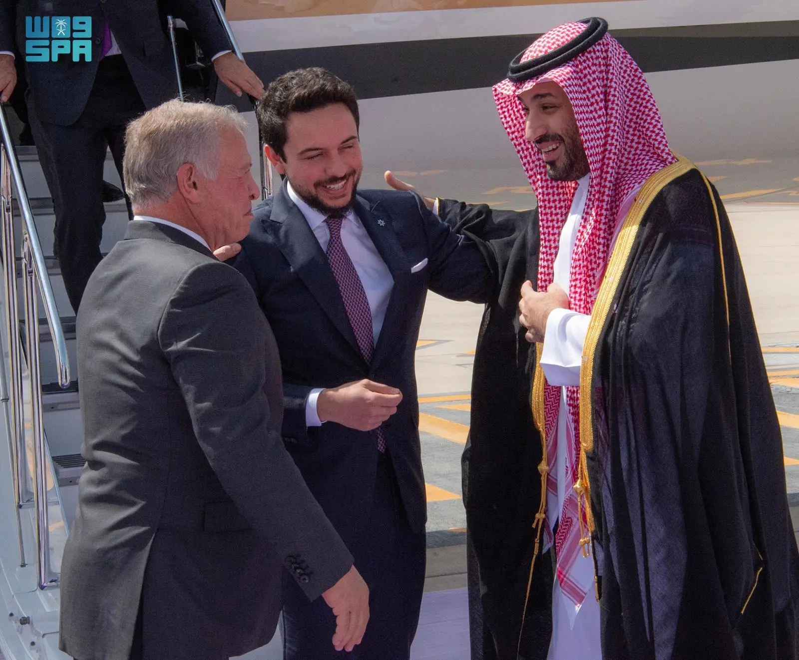 قاد بهما السيارة.. تفاعل على حفاوة استقبال محمد بن سلمان للملك عبدالله وولي عهد الأردن بالرياض