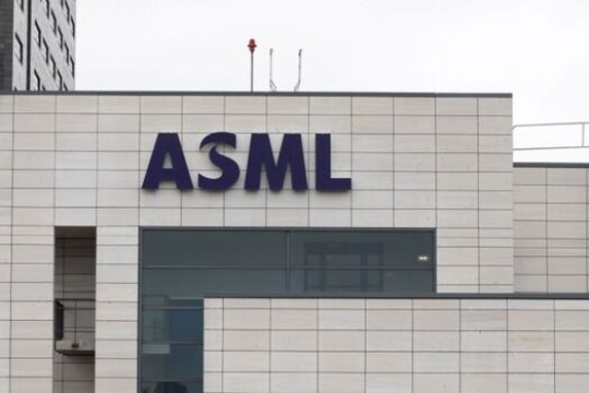 أسهم الرقائق العالمية تخسر 420 مليار دولار مع تحذيرات ASML