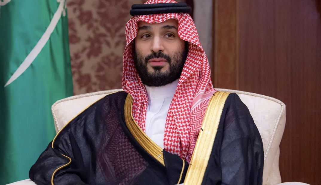 أميرٌ سعودي يُعلّقُ على قرارٍ لبن سلمان يخص مصر