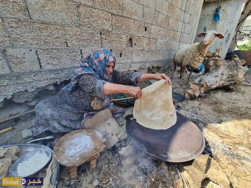 غزة.. مائدة عيد الأضحي تكتمل بخبز "الصاج أو الفطاير"