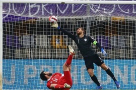 مدافع منتخب روسيا يسجل هدفا بضربة خلفية هوائية في شباك سلوفينيا